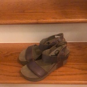 Otbt sandals size 9